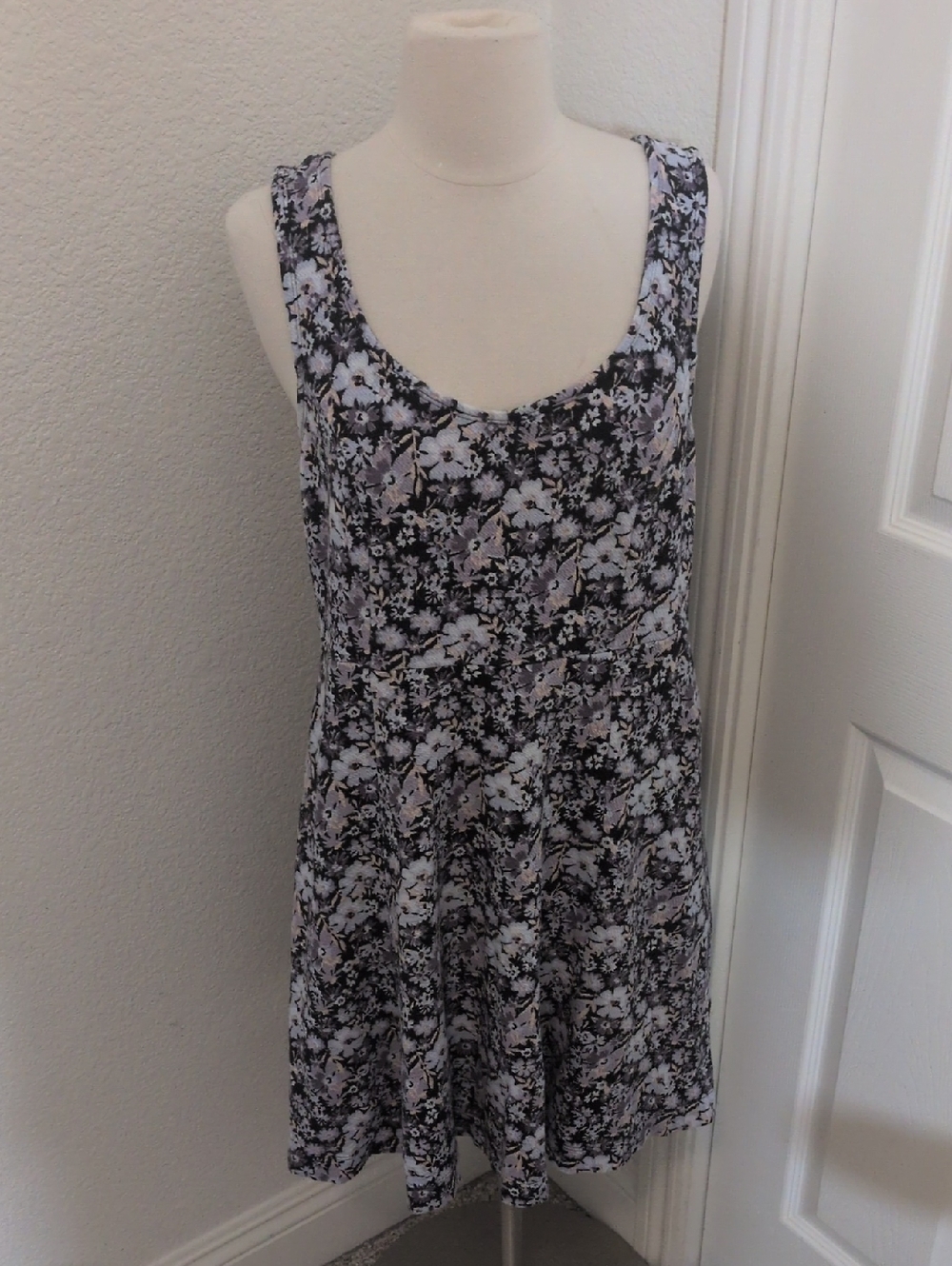 ✅LC Lauren Conrad floral Print Fit & Flare Dress Size Large Purple Blue Black